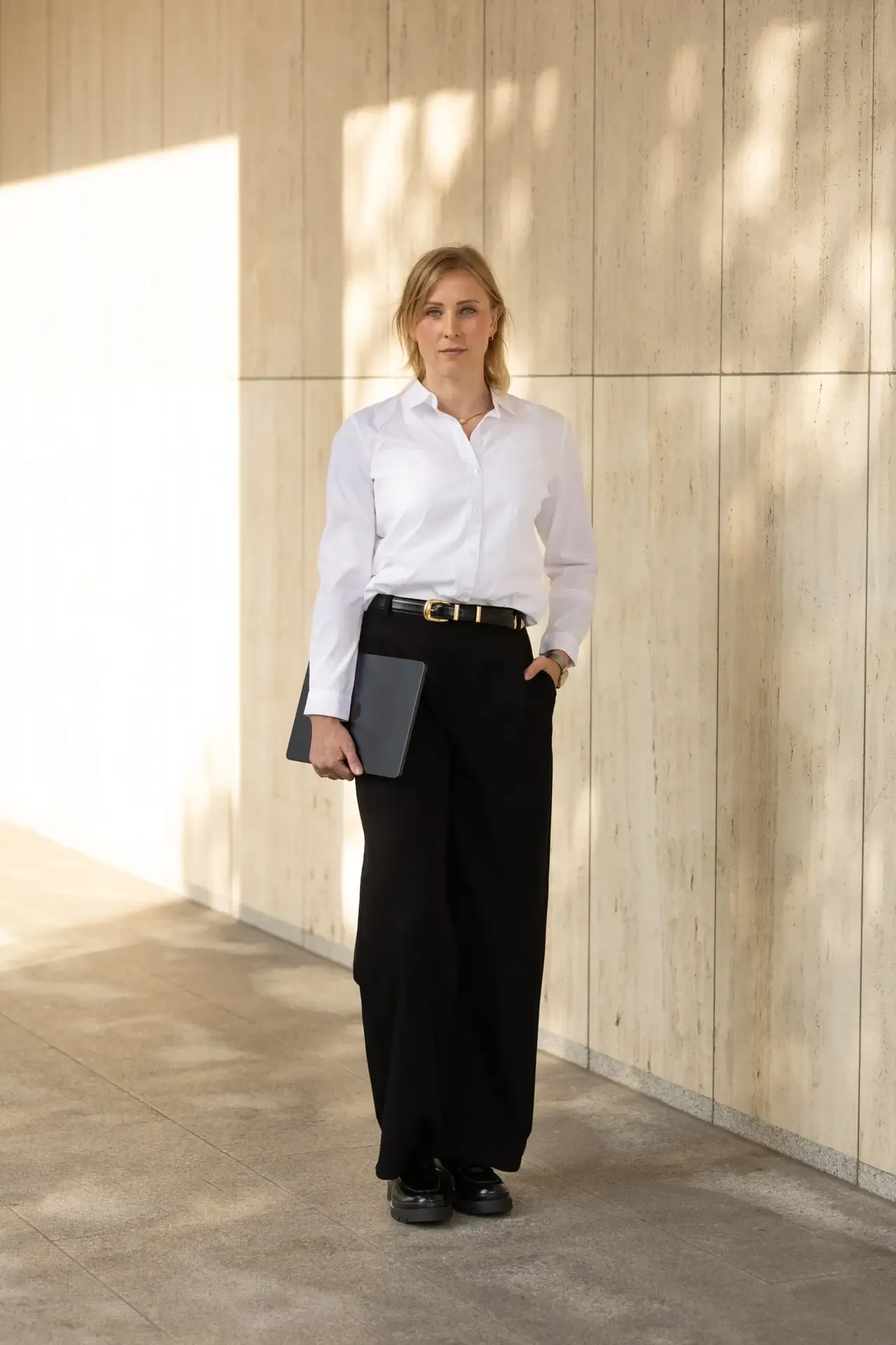 Nicole Severin blickt zur Seite